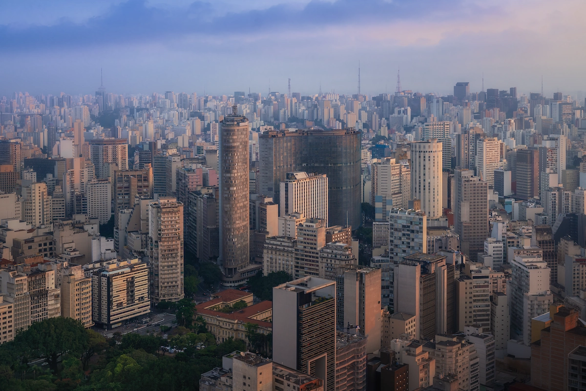 Panorama da cidade de São Paulo, destacando a localização da sede da Aquino & Lamunier - Advogados Especializados em Fraudes Financeiras